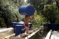 pontony-iz-bochek-svoimi-rukami