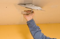 vyravnivanie-potolka-svoimi-rukami