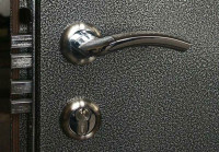 Чем и как покрасить металлическую дверь