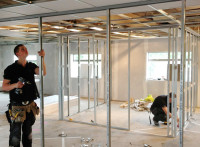 Монтаж стеклянных перегородок